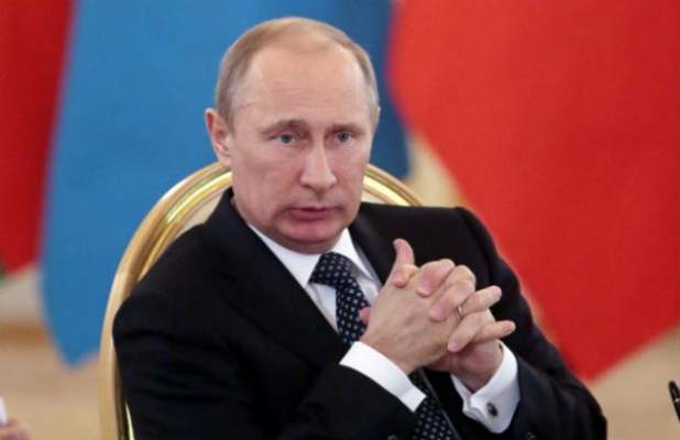 Expeții juriști vorbesc despre faptul că pe biroul președintelui Putin se află textul Constituției Uniunii Eurasiatice.