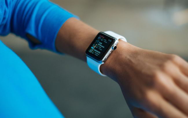Apple выпустит часы с функцией спутниковой связи.