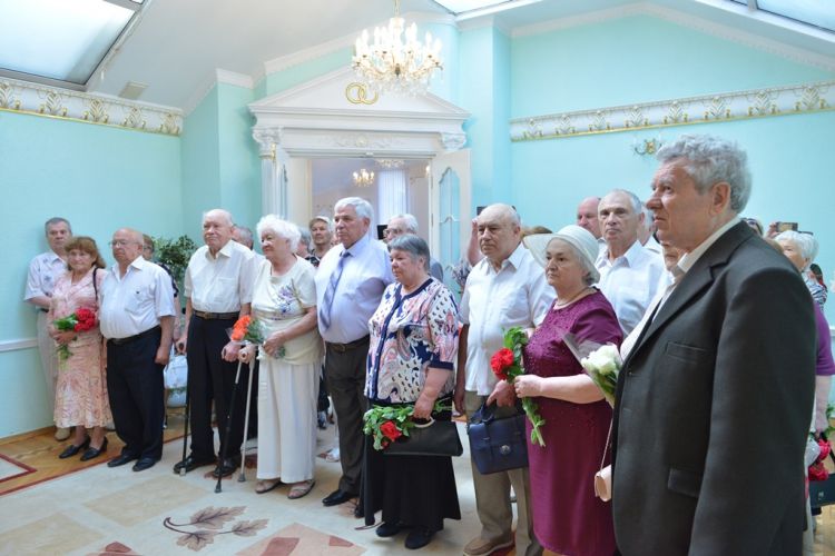 В мае в столице золотую или бриллиантовую свадьбу отпраздновали 32 пары. Фото: chisinau.md.