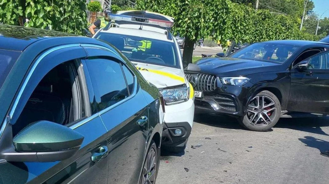 Появились подробности ДТП с участием автомобиля полиции.