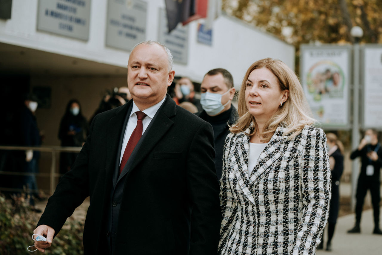 Супругов Додон ждут в суде по "делу о медицинской справке".