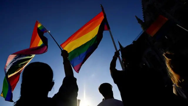 Суд Венгрии: однополые браки, заключенные за рубежом, должны признаваться в стране.