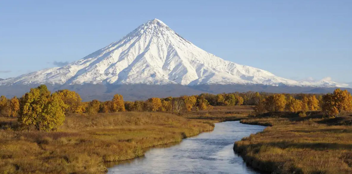 Un cutremur cu magnitudinea 7,0 s-a produs în Kamchatka. Un vulcan a erupt.