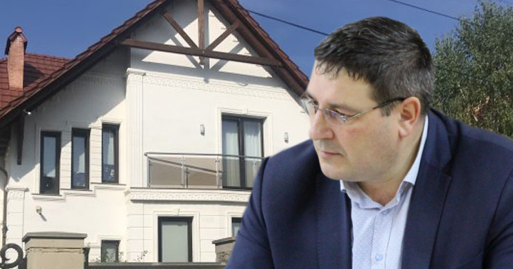 Журналисты показали дом врио главы ГИП за 45 000 евро, купленный на пожертвования отца.