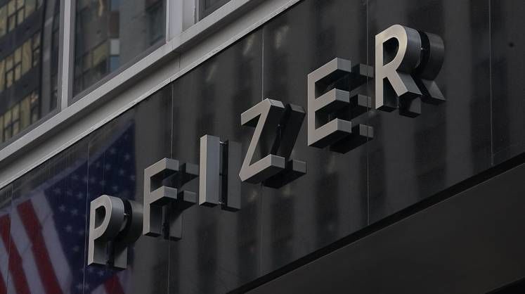 Pfizer заподозрила экс-сотрудницу в краже внутренних документов о вакцине.