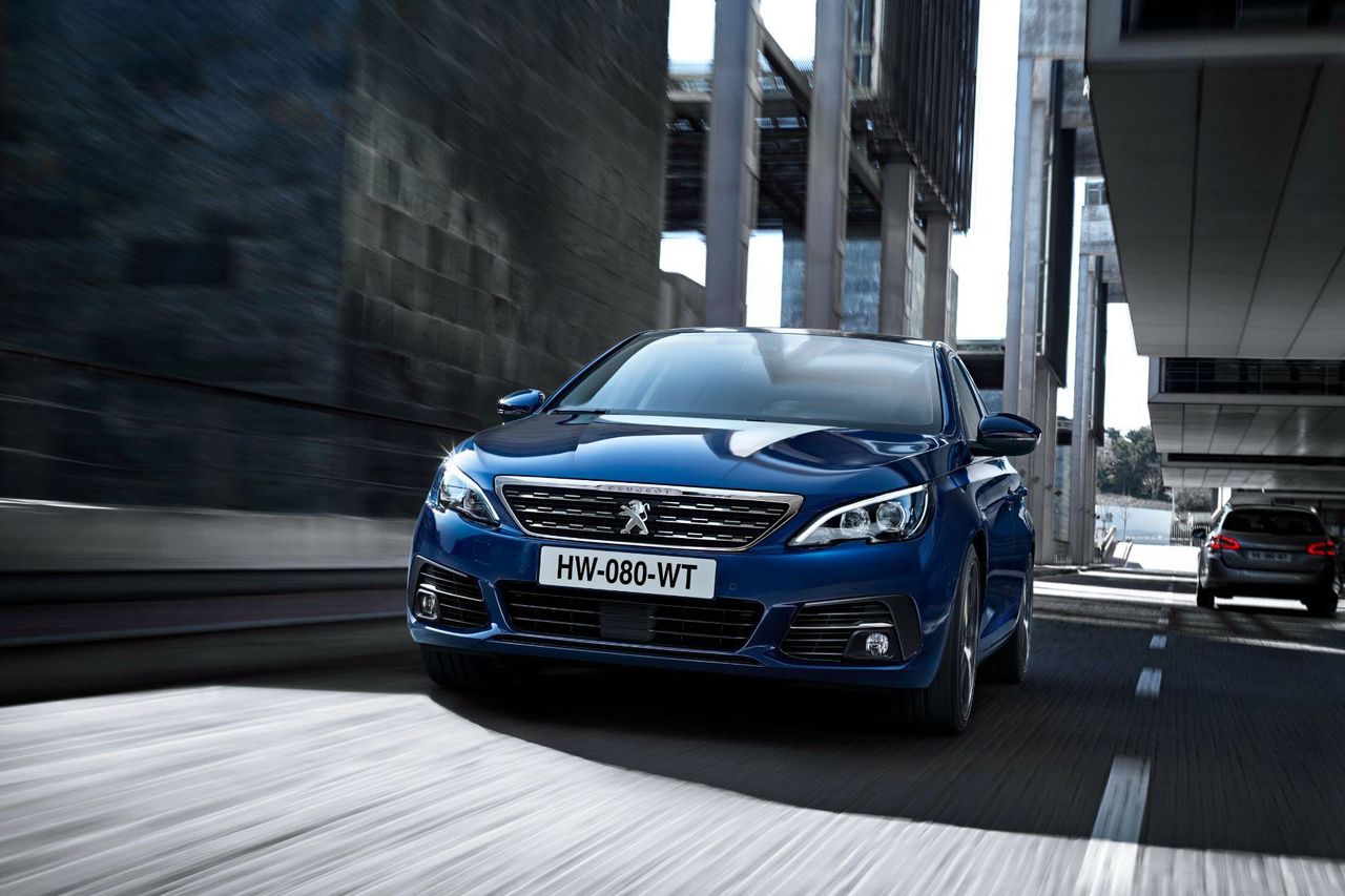 Новый Peugeot 308 получит аналоговые приборы вместо цифровых.