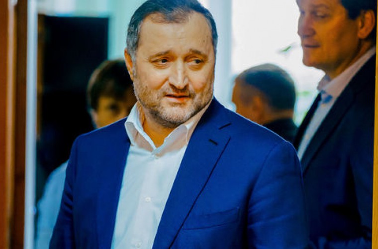 Дело об отмывании денег, возбужденное на имя Филата, не продвигается.
