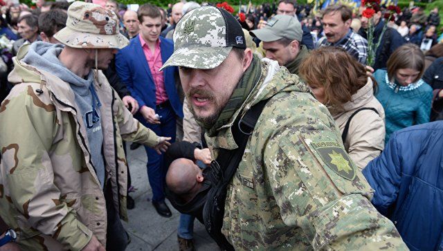 Киевская полиция считает действия националистов 9 мая хулиганством.