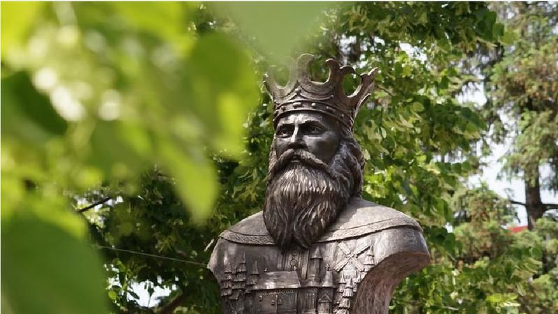 В Ниспоренах уже более четырех месяцев красуется бюст Александру чел Бун.