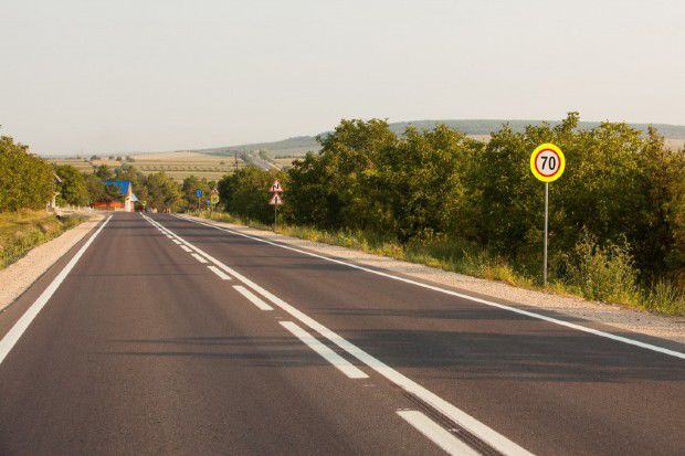 Peste 300 de kilometri de drumuri locale vor fi reabilitate în următorii ani. Foto: moldova.org