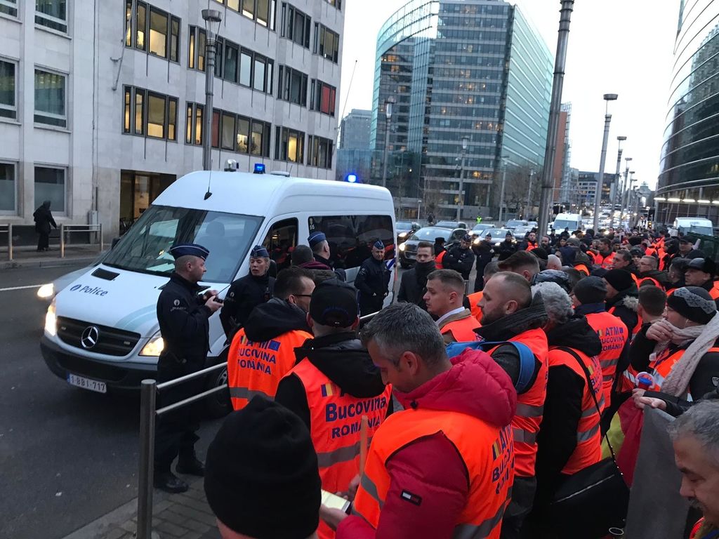 Румынские транспортники вышли на протест в Брюсселе.