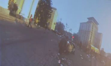 Во время суда над бывшими бойцами "Беркута" обнародована новая видеозапись с камер наблюдения на здании Нацбанка.
