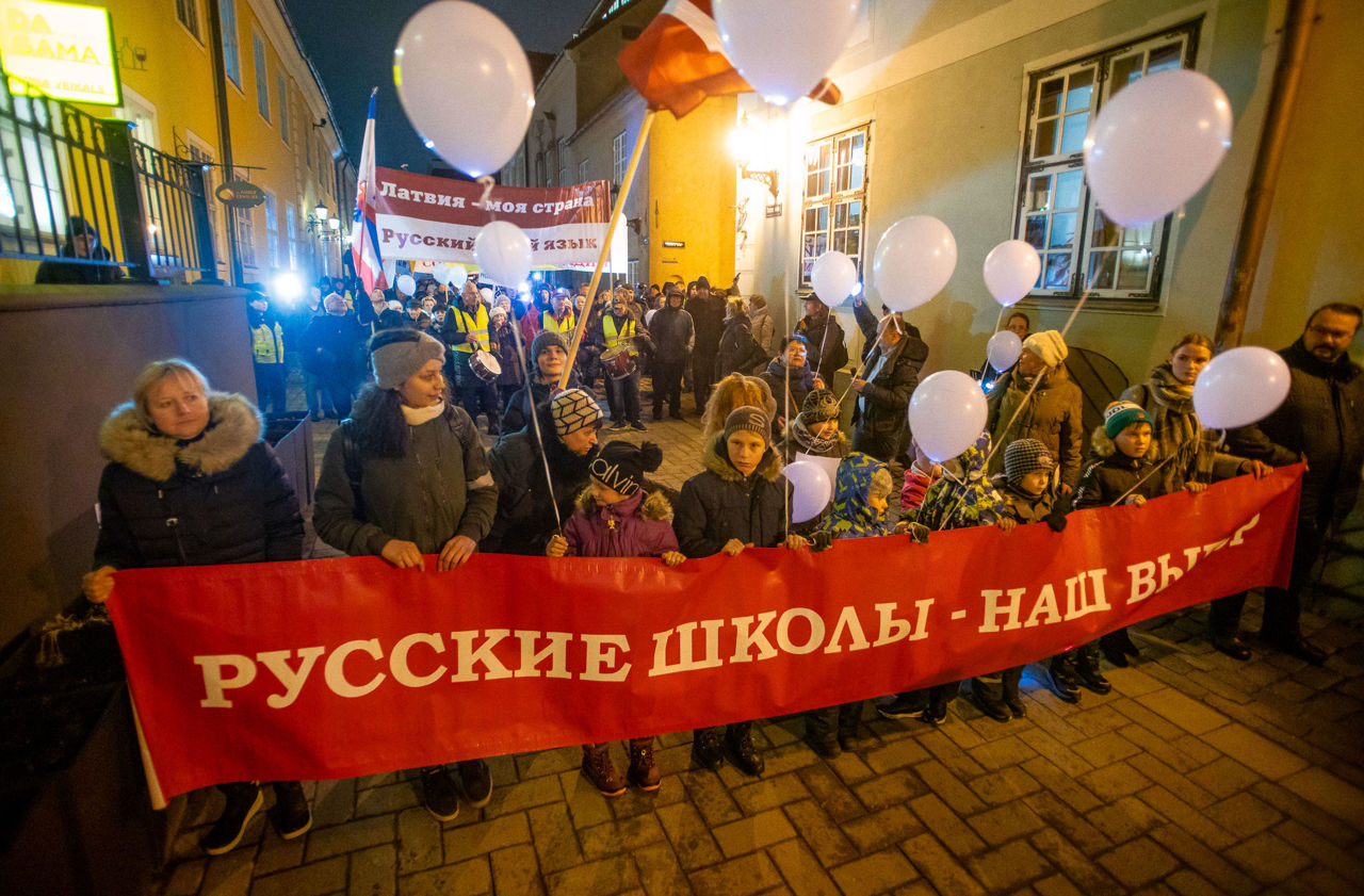 Власти Латвии с 2025 года переведут процесс обучения исключительно на латышский язык.