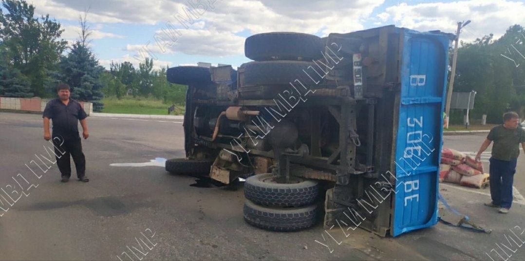 В Дубоссарах перевернулся ЗИЛ.
