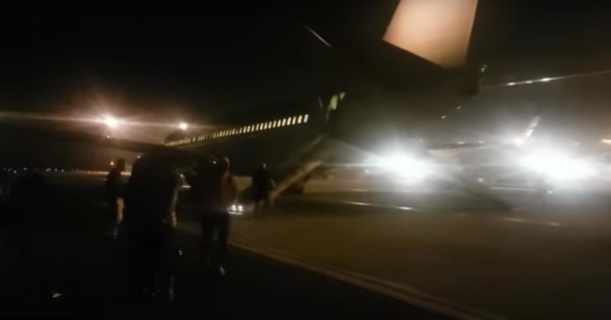 O femeie din Israel a căzut dintr-un avion în mișcare.