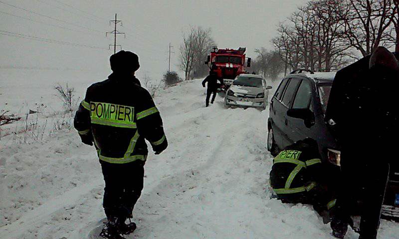 Situația în țară la unu martie: 19 mașini, deblocate de salvatori