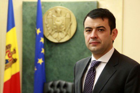 Президент разделяет опасения, высказанные премьером по поводу тревожной ситуации в финансово-банковской системе.