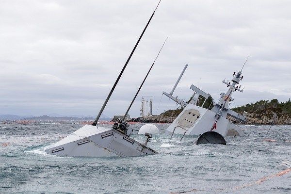 8 ноября фрегат KNM Helge Ingstad возвращался с учений НАТО и столкнулся с танкером TS Sola.