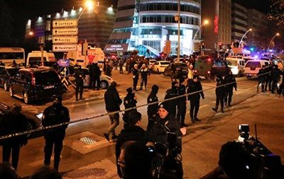 США закрыли свое посольство в Анкаре.