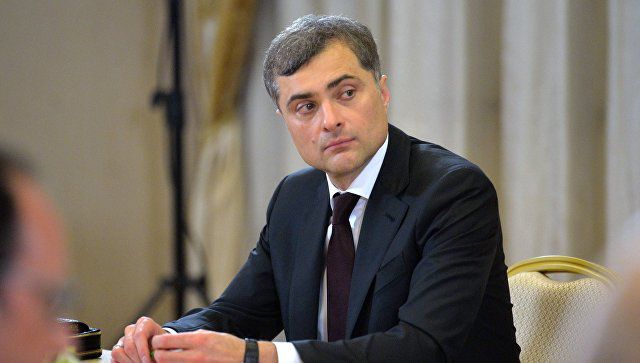 На Украине идет гражданская война между людьми, которые по-разному видят будущее своей страны, считает Сурков.