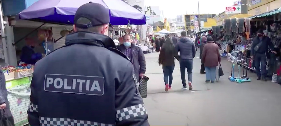 На главном рынке столицы прошли совместные рейды представителей центральной претуры и полиции.