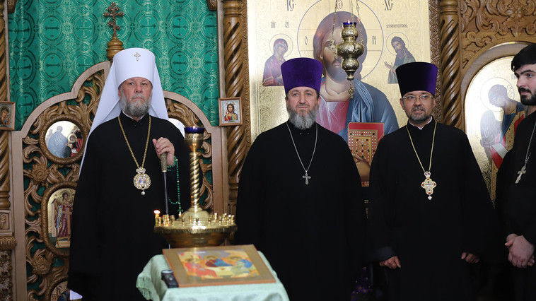 Пятерых священников "наказали" за переход в Бессарабскую митрополию.