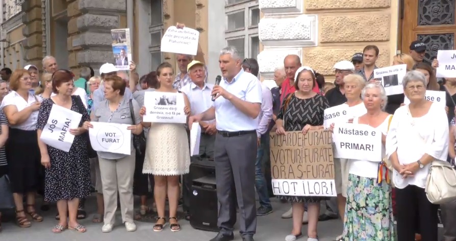 Члены Движения национального сопротивления провели протест у примэрии.