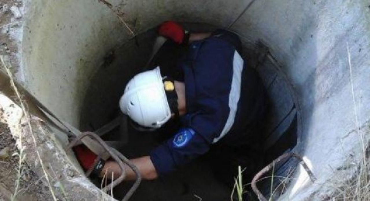 O femeie salvată după ce a căzut într-o gură de canalizare