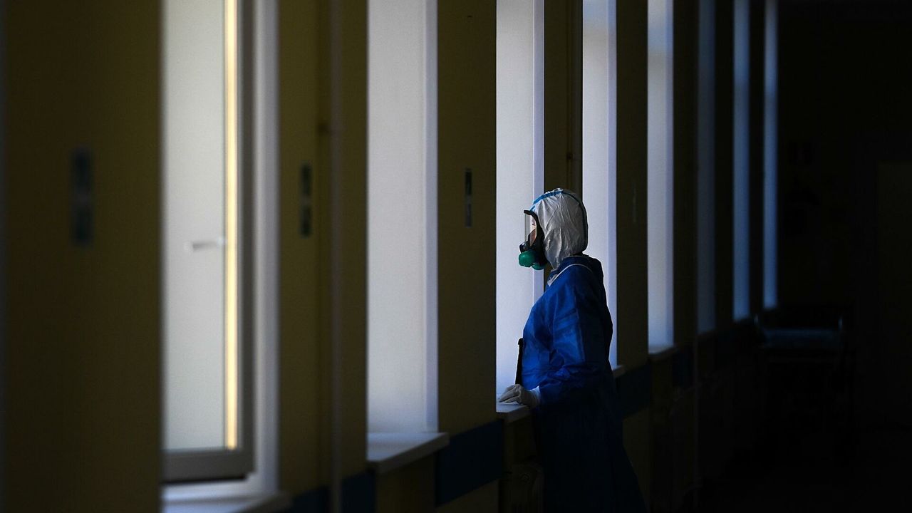 Ученые выяснили, от чего зависит реакция организма на коронавирус. Фото: ria.ru.