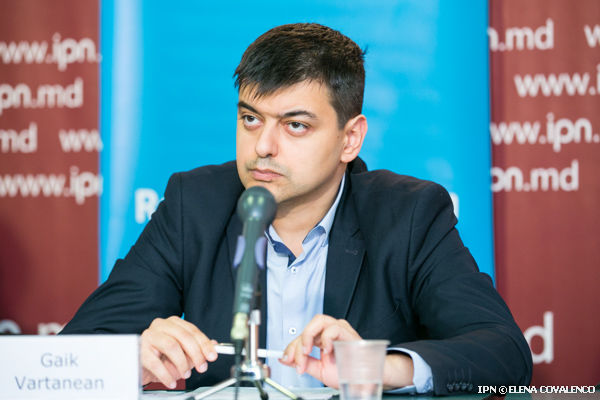 Депутат от Партии социалистов Гайк Вартанян.