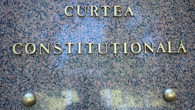 Liberalii solicită Curţii Constituţionale clarificări privind trei articole din Legea fundamentală, privind exercitarea funcţiei de deputat.
