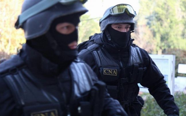 Un bărbat din oraşul Comrat a fost reţinut în flagrant de către procurorii anticorupţie şi CNA. 