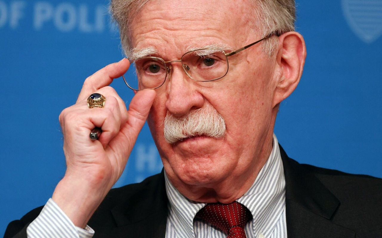 Fostul consilier al lui Trump, John Bolton, se confruntă cu acuzații penale.
