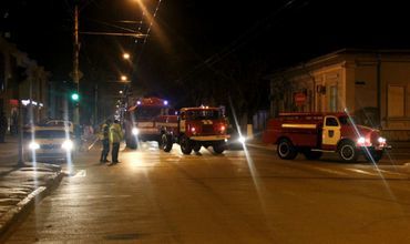 На место происшествия для борьбы с огнем прибыли 4 пожарных расчета.