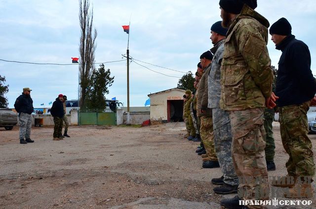 Оперативный штаб «Правого сектора» на блокаде принял решение уйти.