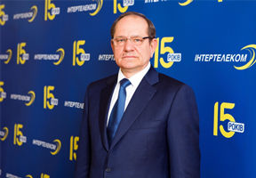 В 2000-2002 гг. Акулов был министром информации и телекоммуникаций в  непризнанной ПМР. 