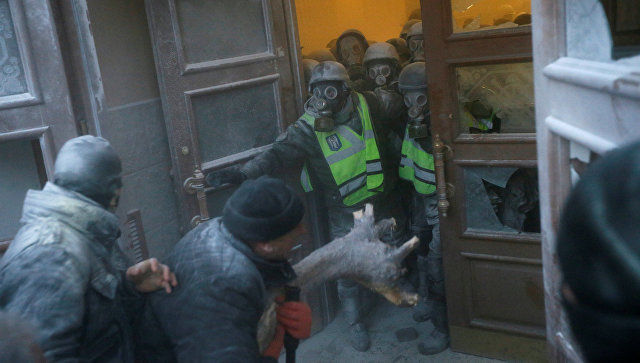 В Киеве в результате столкновений пострадали 60 нацгвардейцев. Фото: Reuters