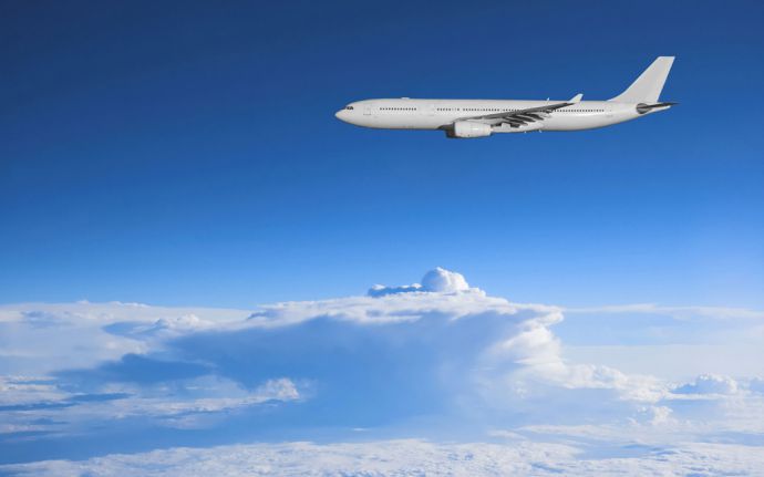 Un avion militar rusesc a pătruns pentru foarte scurt timp în spaţiul aerian al Estoniei, ţară baltică membră NATO, a declarat miercuri Alianţa care a trimis aparate de vânătoare pentru a-l intercepta.