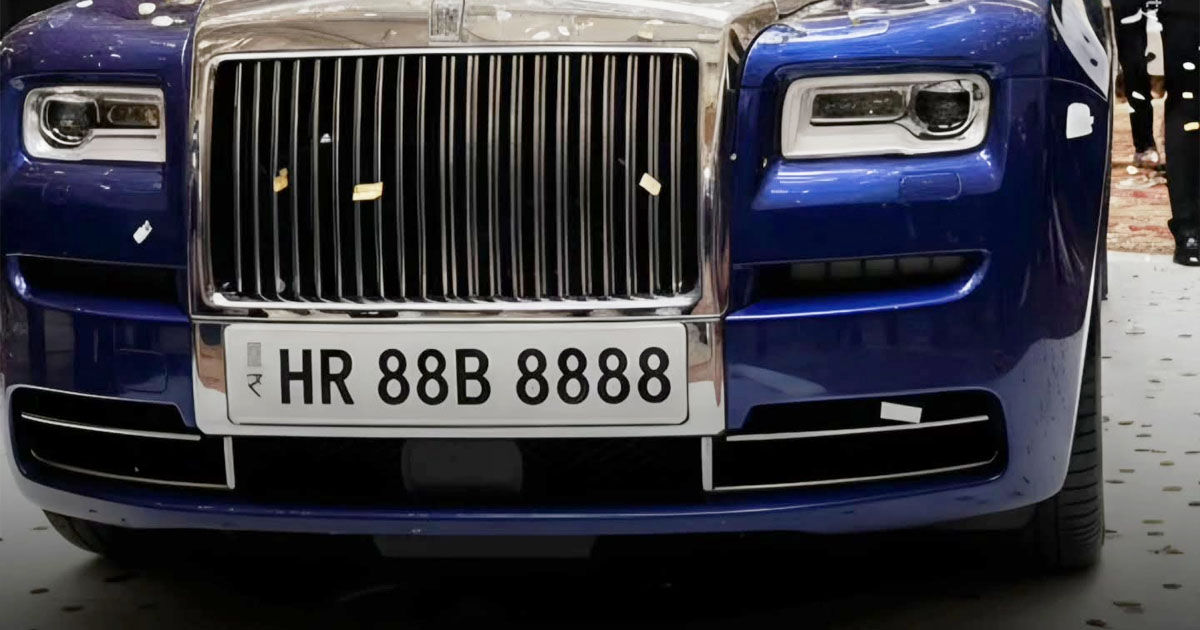 Numărul de înmatriculare HR88B8888, vândut în India pentru suma record de 130.000 de dolari.