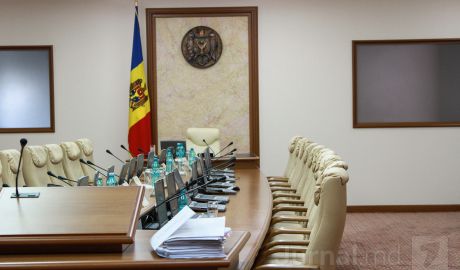 Liderii PLDM şi PDM au anunţat lista candidaţilor pentru fotoliile din Guvern, propusă anterior, nu va fi modificată. Astăzi, însă, a apărut o surpriză legată de numele viitorilor miniştri.