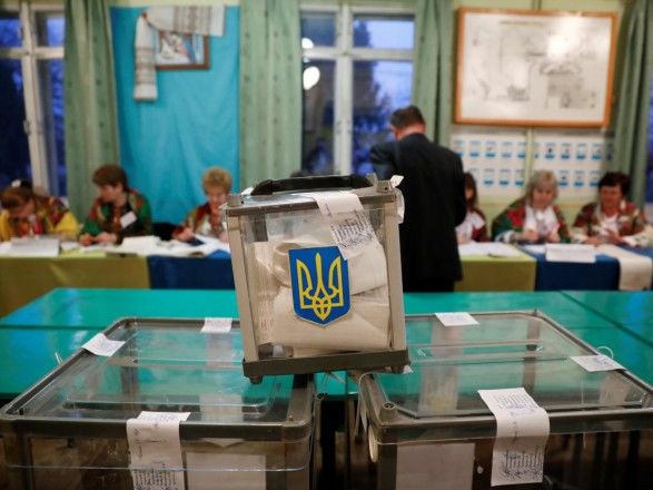 После обработки почти 35% протоколов Зеленский набирает 73% голосов.