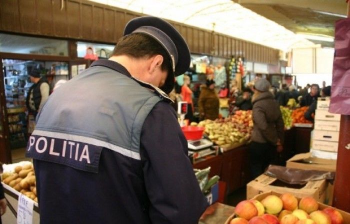 Moldovenii au fost amendați la piața din România. Foto:ziarudeiasi.ro