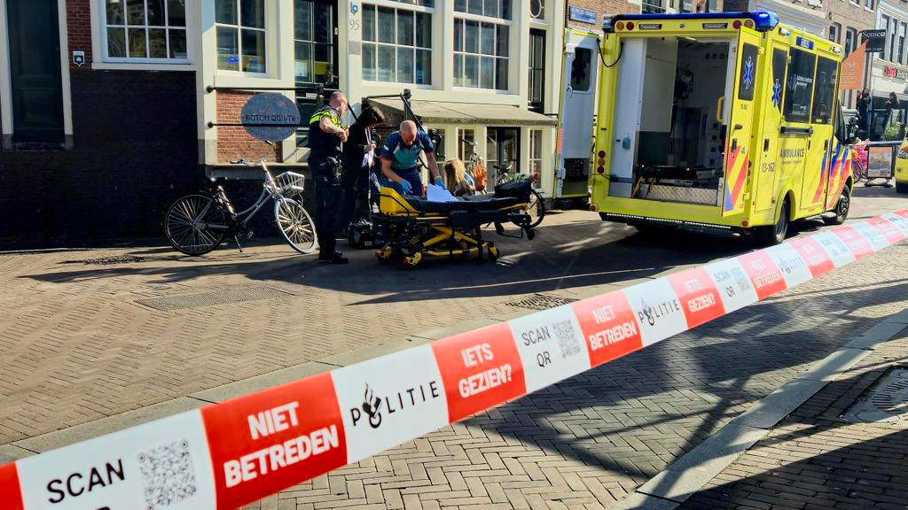 Un bărbat necunoscut a atacat cu un cuțit oamenii din centrul Amsterdamului.