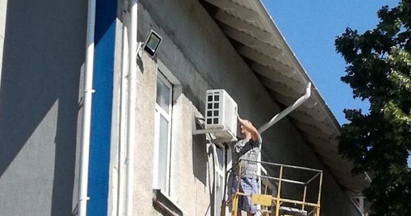 В Резине главный инспектор полиции подал в отставку и демонтировал кондиционер.