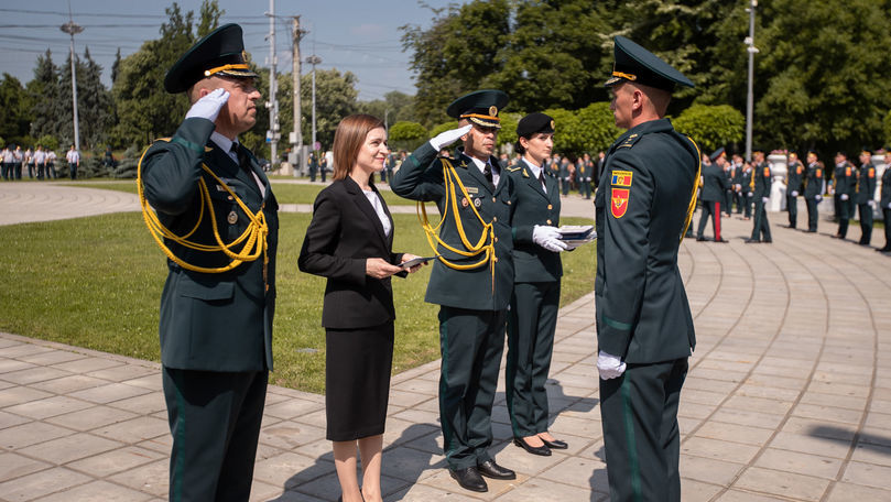 Санду - военным выпускникам: Вы выбрали трудный, но благородный путь.