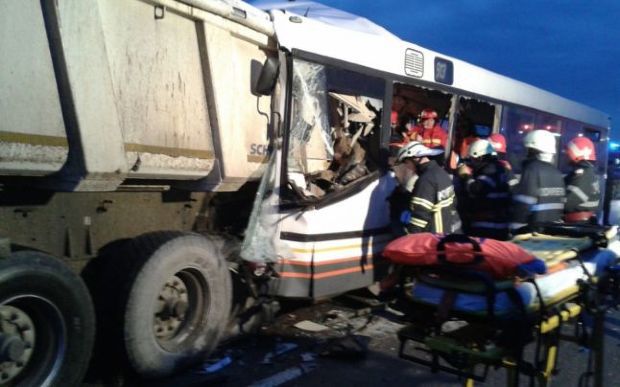 Printre cei 28 de răniţi se numără 11 bărbaţi, 16 femei şi un copil.