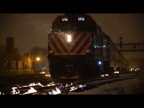 Чтобы восстановить движение поездов, рельсы нужно нагреть до определенной температуры.