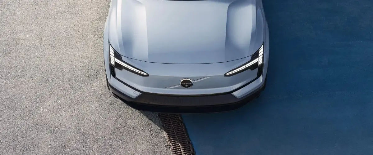 Volvo представила маленький электрический внедорожник.