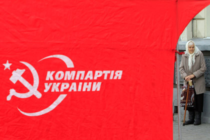 К антифашистскому фронту уже присоединились представители различных общественных организаций. Фото: Анатолий Степанов / Reuters