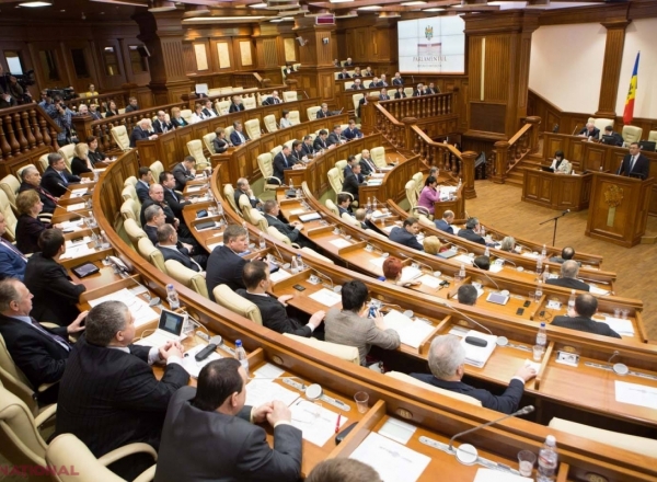 Deputatii s-au certat astazi aproape o ora, acuzandu-se de acte de coruptie. Totul s-a intamplat cand parlamentarii examinau un document care vizeaza strategia anticoruptie. Comunistii i-au acuzat pe liberal-democrati si pe democrati, iar cei din coalitie le-au raspuns, la randul lor.